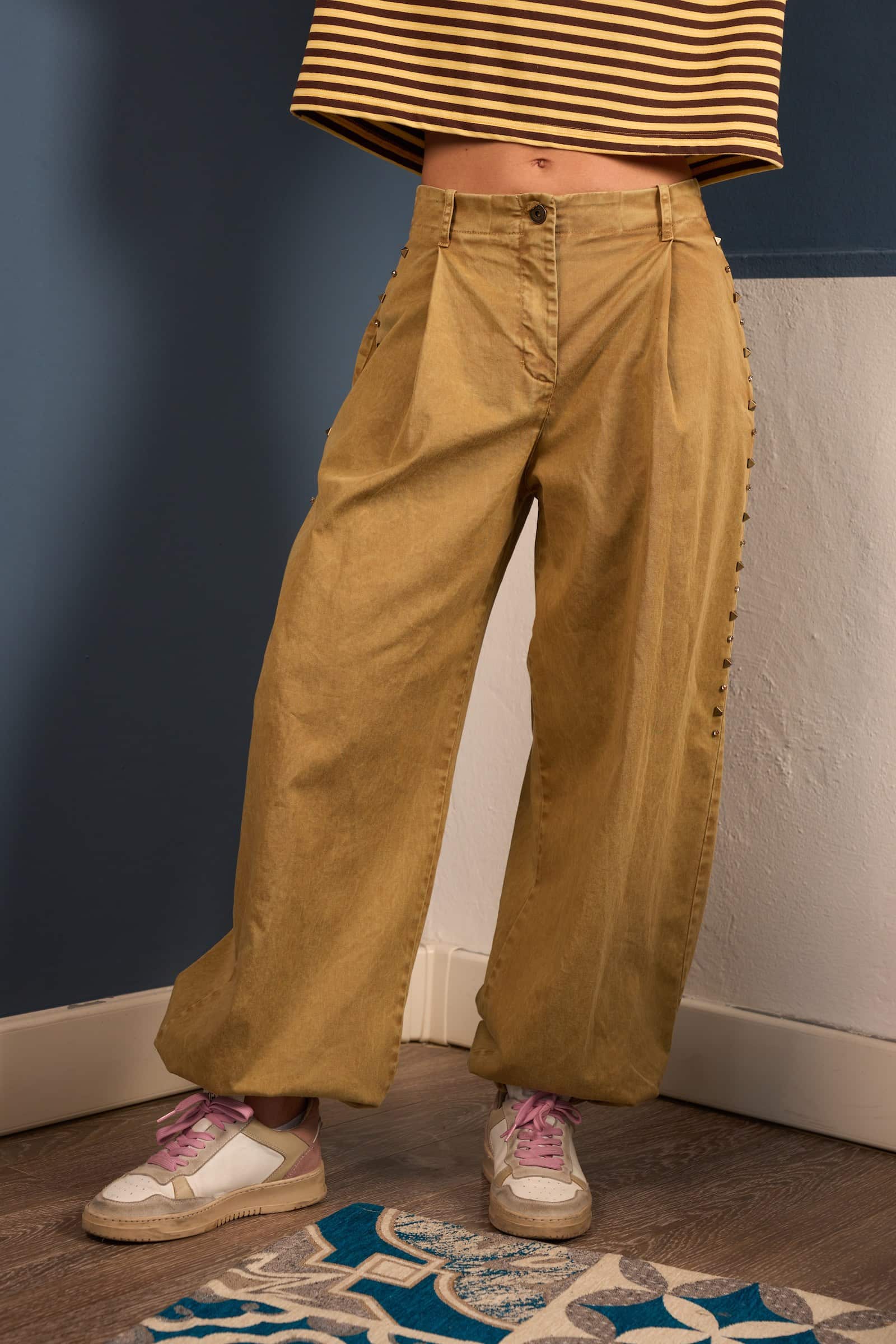 Pantalone Baloon con Strass e Borchie in Entrambi i Lati
