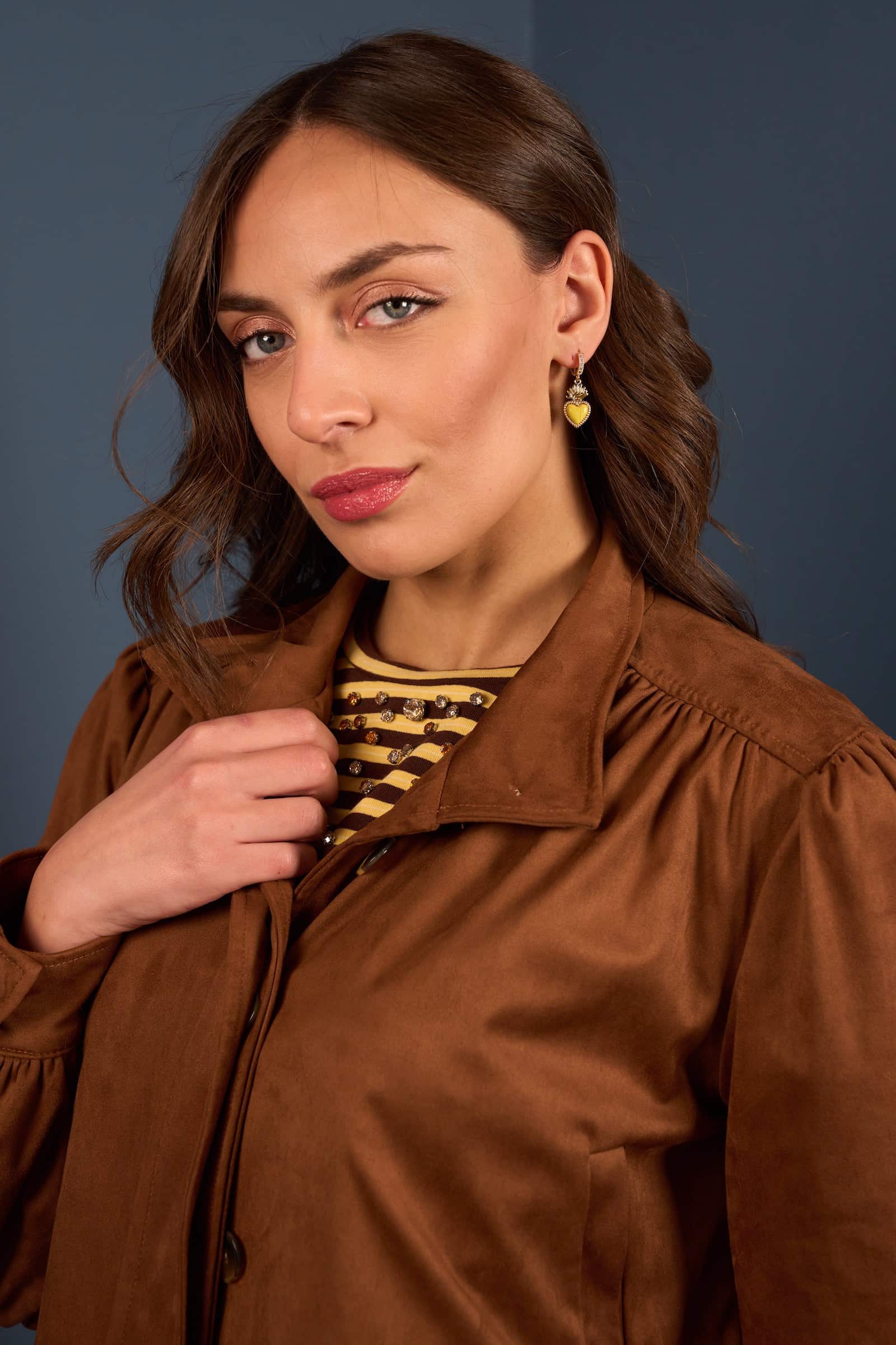 Alternative view of Giacca Crop effetto suede cognac