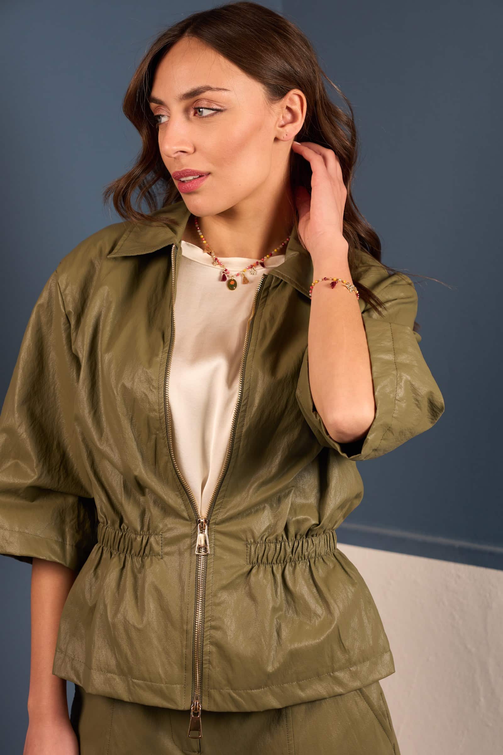 Alternative view of Giacca verde militare in Ecopelle con zip