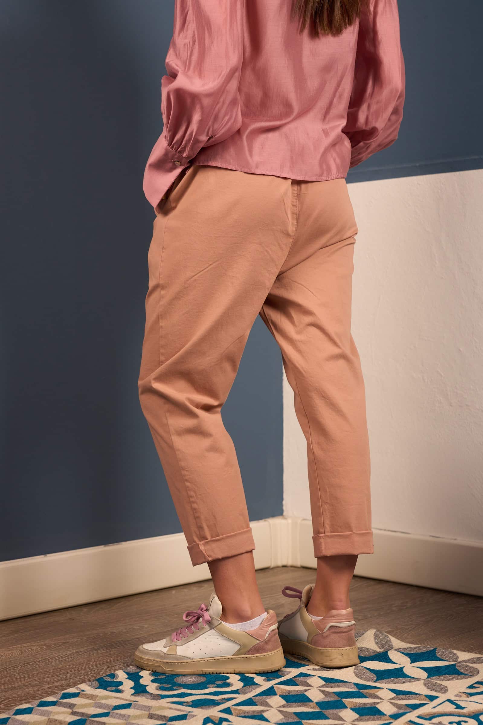 Alternative view of Pantalone rosa antico elastico in vita